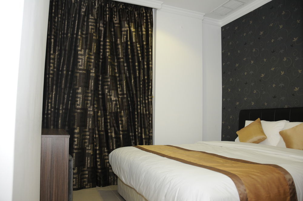 Al Muhanna Plaza Luxury Apartments Kuwait City Eksteriør bilde