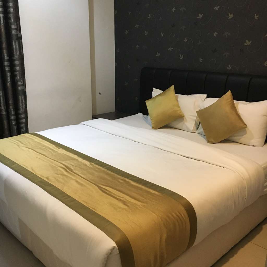 Al Muhanna Plaza Luxury Apartments Kuwait City Rom bilde